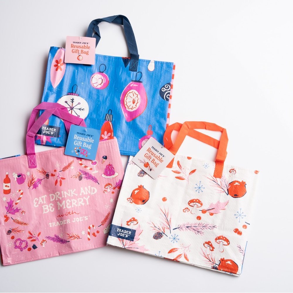 Trader Joe's Reusable Gift Bag Set - Holidays